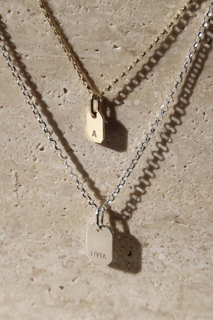 THE LOVE TAG LETTER GOLD NECKLACE