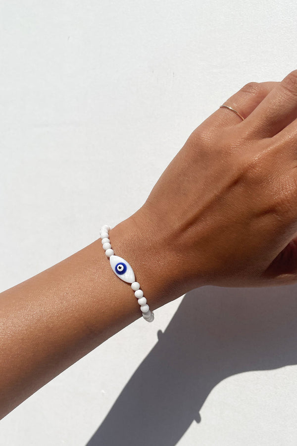 EXPRESS GOOD VIBES EVIL EYE BEADED BRACELET- WHITE BEADS AND BLUE EYE